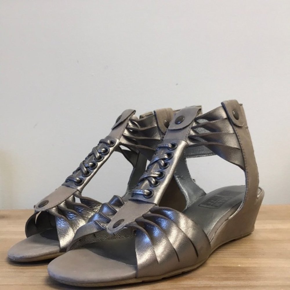 Mamzelle Hut Metal Bronze Leather Sandals